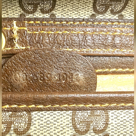 Authentic Gucci GG Supreme Shoulder Bag Small - Picture 8 of 14